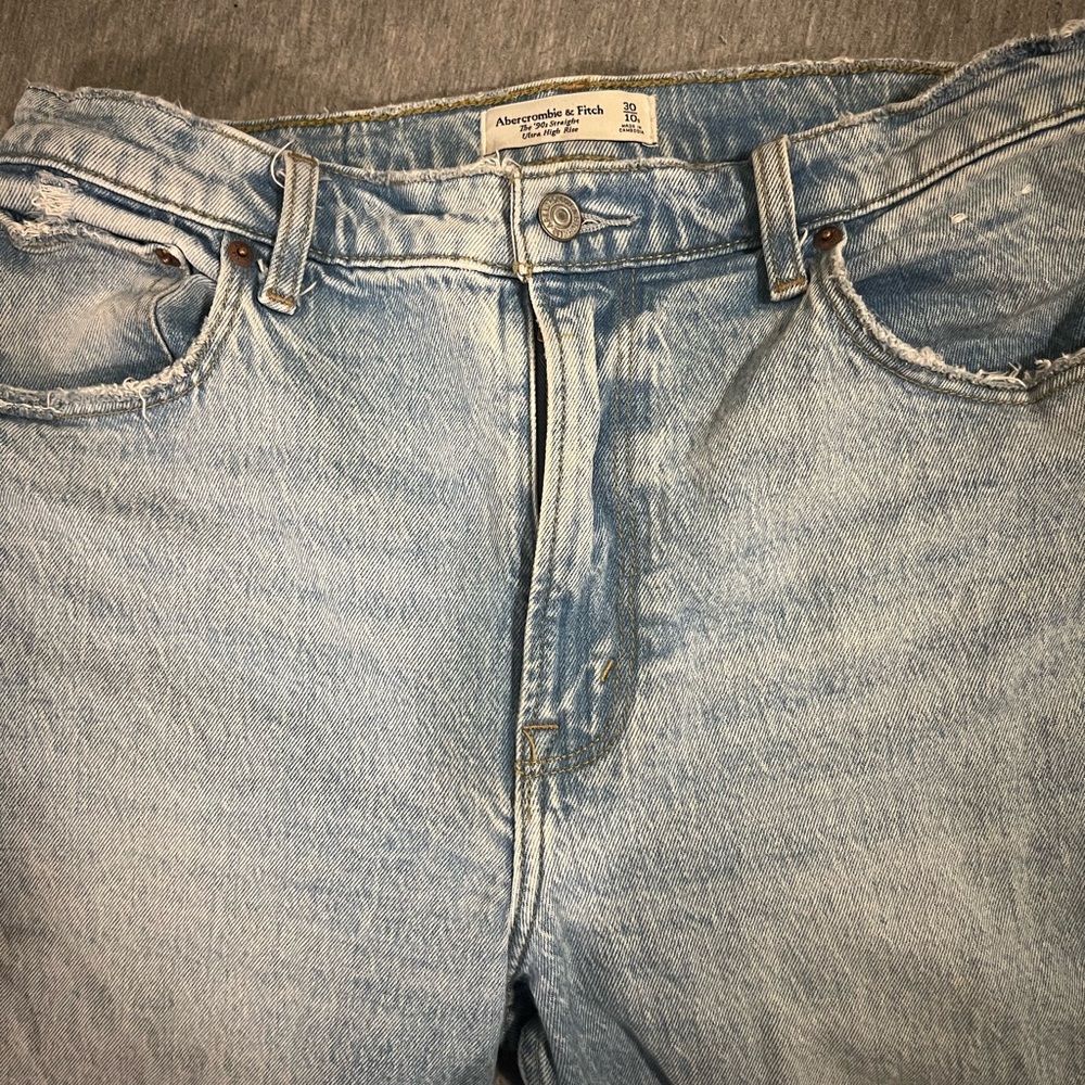 Abercrombie The 90s Straight Ultra High Rise Jeans